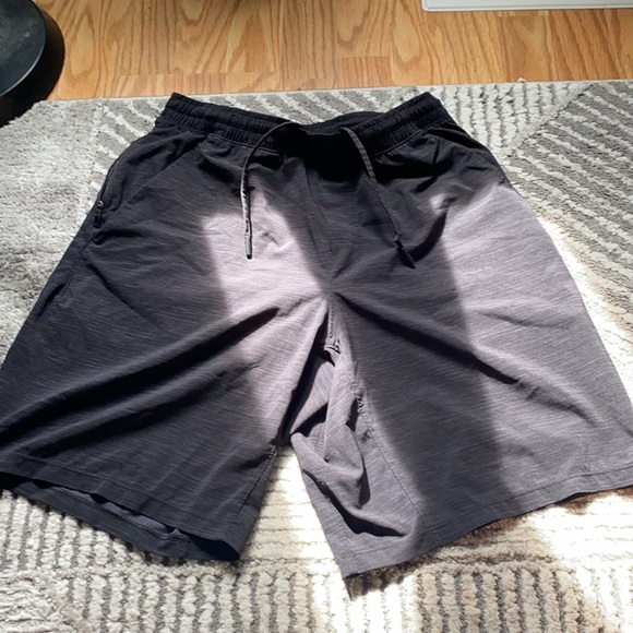 Men’s lululemon shorts - Picture 3 of 5